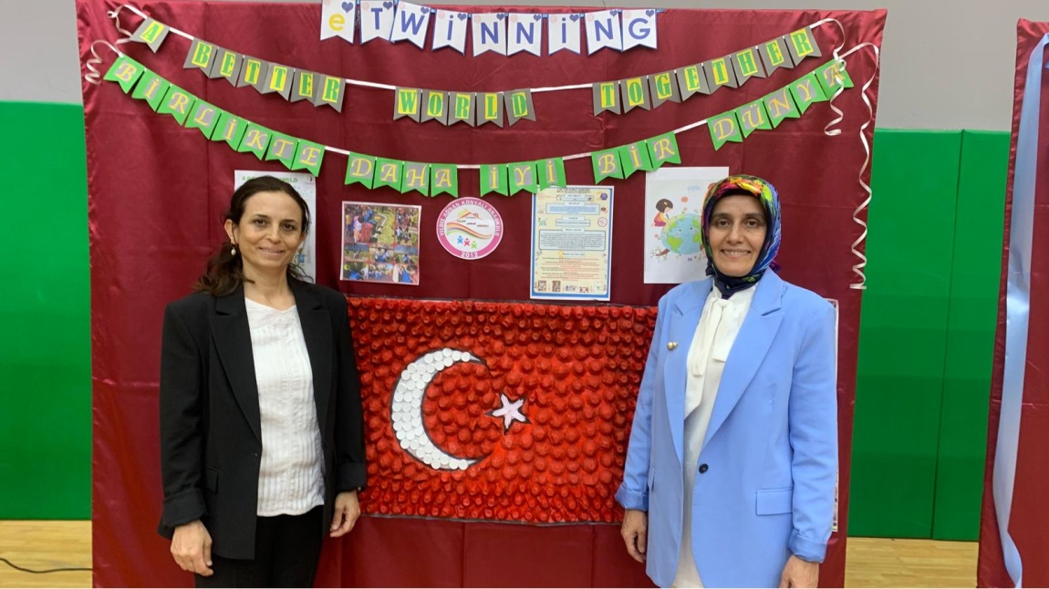 E TWİNNİNG SERGİSİNDEN